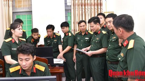 Cục Chính trị Quân khu 4 kiểm tra công tác chuyển đổi số tại Sư đoàn 324