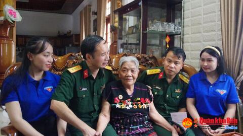 Đoàn Kinh tế - Quốc phòng 92, Quân khu 4: Thăm, tặng quà các anh hùng Lực lượng vũ trang nhân dân