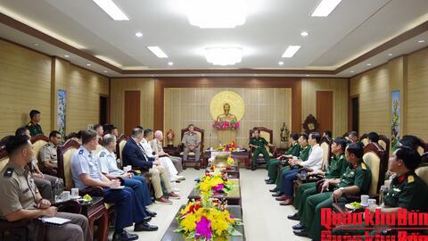 Đoàn Lục quân hoa kỳ Thái Bình Dương thăm, chào xã giao Bộ Chỉ huy Quân sự tỉnh Quảng Trị