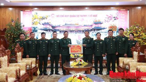 Trung tướng Hà Thọ Bình, Tư lệnh Quân khu 4 thăm chúc Tết các đơn vị trên địa bàn thành phố Huế