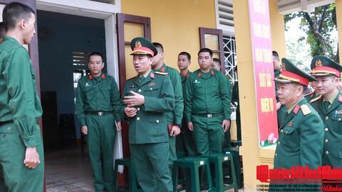 Bộ CHQS thành phố Huế thăm, động viên chiến sĩ mới tại Trung đoàn 6