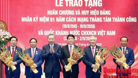 5 nguyên Ủy viên Bộ Chính trị nhận Huân chương Hồ Chí Minh