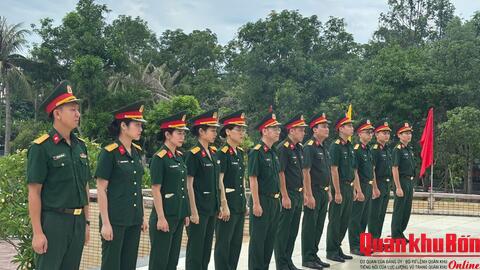 Tuổi trẻ Cục Chính trị Quân khu 4 dâng hương tri ân các Anh hùng liệt sĩ