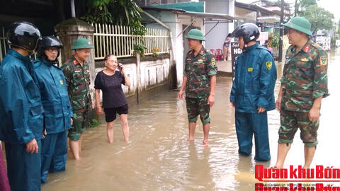 Ban Chỉ huy Phòng thủ khu vực 4 - Triệu Phong: Kiểm tra công tác ứng phó mưa lũ tại phường Quảng Trị