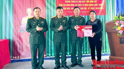 Kho K1 (Cục Hậu cần - Kỹ thuật Quân khu 4) bàn giao “Nhà đồng đội” cho quân nhân khó khăn