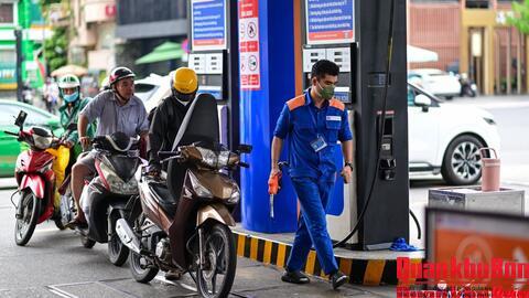 Thủ tướng: Không để tình trạng cửa hàng xăng dầu dừng bán hàng không lý do