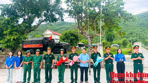 Lữ đoàn Phòng không 283 hành quân dã ngoại làm công tác dân vận tại xã Tân Châu, tỉnh Nghệ An