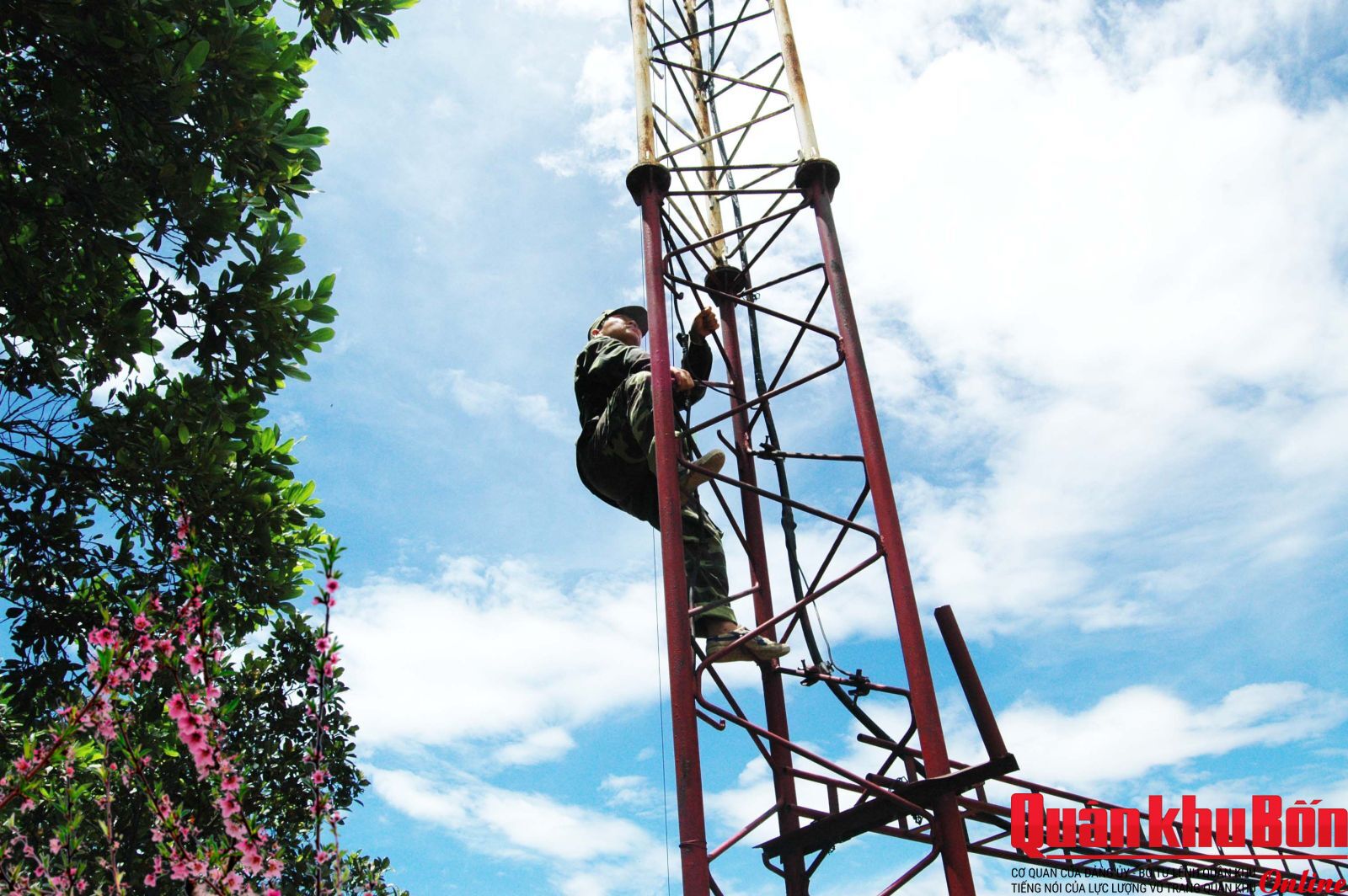 Lặng thầm “giữ cánh sóng” mùa xuân