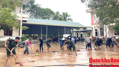 Bộ Chỉ huy Quân sự tỉnh Quảng Trị hỗ trợ khắc phục hậu quả mưa lũ