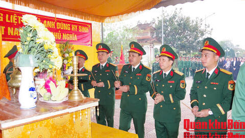 Sư đoàn 968 (Quân khu 4) phối hợp truy điệu và an táng hài cốt liệt sĩ