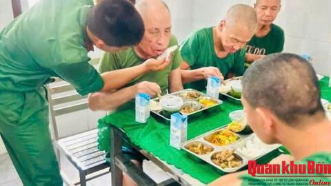 Lữ đoàn Phòng không 283 tri ân tại Trung tâm Điều dưỡng Thương binh Nghệ An