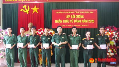 Thường vụ Đảng ủy Bộ Tham mưu Quân khu 4: Bế mạc Lớp bồi dưỡng nhận thức về Đảng năm 2025