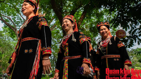 Về với Đất Tổ