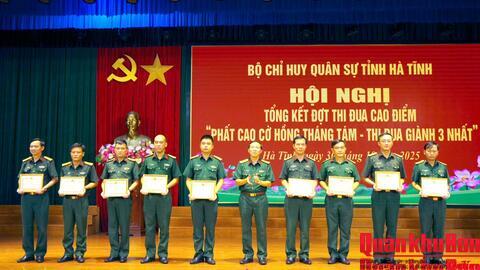 Bộ Chỉ huy Quân sự tỉnh Hà Tĩnh: 30 tập thể, cá nhân được khen thưởng trong đợt thi đua cao điểm