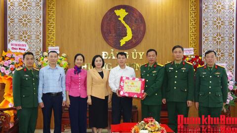 Bộ Chỉ huy Quân sự thành phố Huế chúc tết các địa phương, đơn vị trên bàn