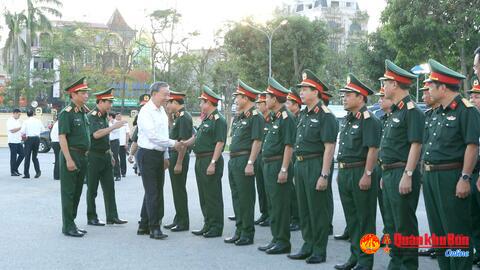 Tổng Bí thư Tô Lâm thăm, chúc mừng Bộ Tư lệnh Quân khu 4