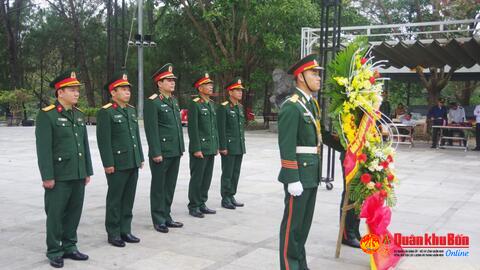 Bộ Tư lệnh Quân khu 4 thăm, chúc Tết Nguyên đán Quý Mão tại Quảng Trị