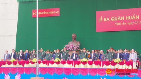 Đồng chí Thiếu tướng Trịnh Văn Hùng dự Lễ ra quân huấn luyện của Lực lượng vũ trang tỉnh Nghệ An