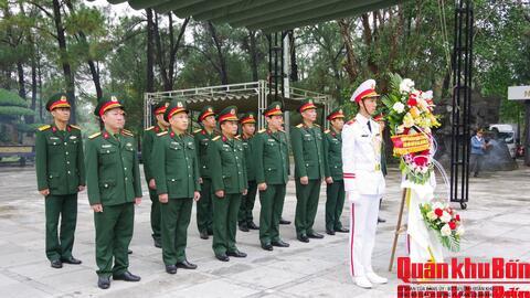 Đảng ủy, Bộ Chỉ huy Quân sự tỉnh Quảng Trị dâng hoa, dâng hương viếng các Anh hùng liệt sĩ
