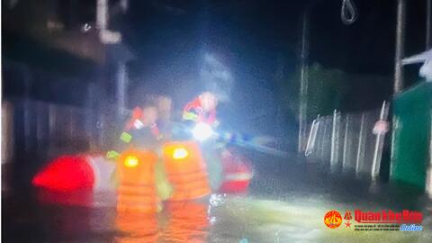“Sao vuông” cứu dân trong tâm bão