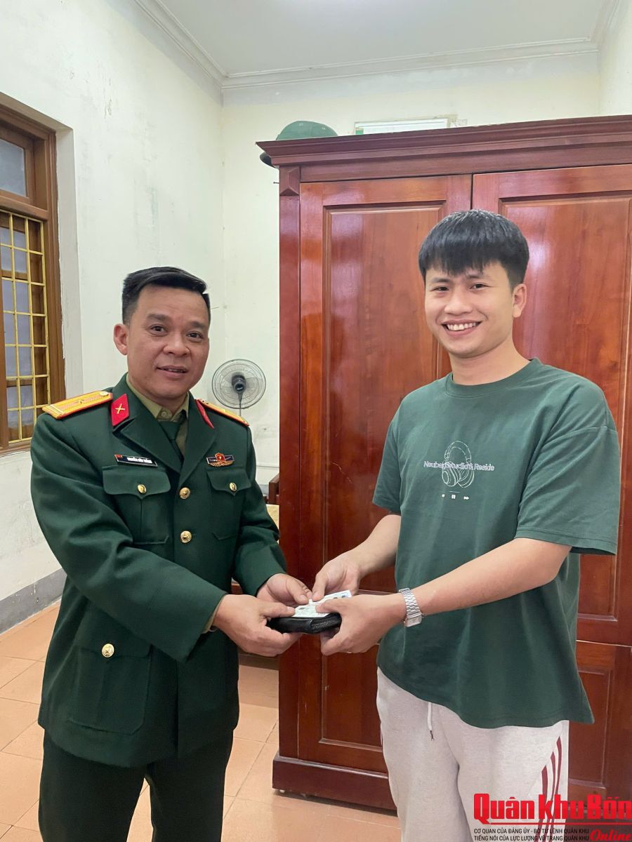 Thiếu tá Nguyễn Hữu Thắng: Nhặt được của rơi, trả lại người đánh mất