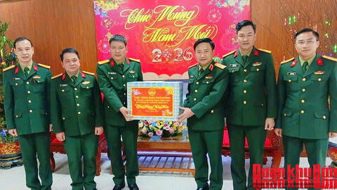Thiếu tướng Đoàn Xuân Bường chúc Tết các đơn vị, địa phương