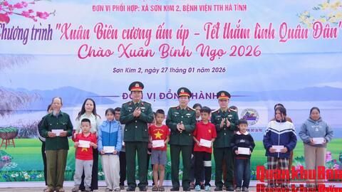 Nồng ấm nghĩa tình “Xuân biên cương ấm áp - Tết thắm tình quân dân” ở Hà Tĩnh