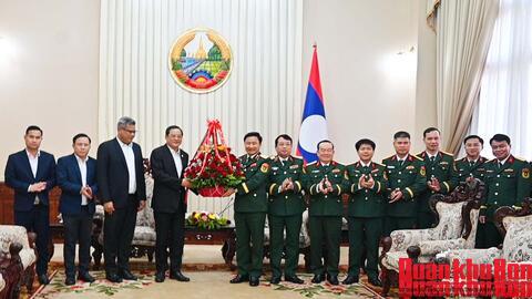 Thiếu tướng Đoàn Xuân Bường, Chính ủy Quân khu 4 thăm, chúc Tết Bunpimay Lào