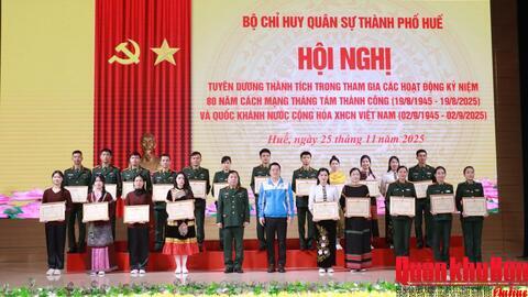 Bộ Chỉ huy Quân sự thành phố Huế: Tuyên dương thành tích các tập thể, cá nhân