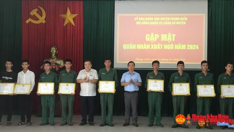 Huyện Phong Điền: Khen thưởng quân nhân hoàn thành xuất sắc  nghĩa vụ quân sự