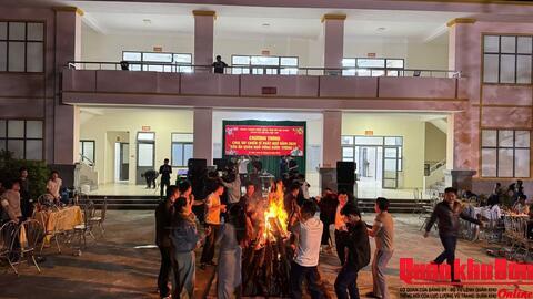 Ấm áp tình đồng đội trong đêm liên hoan chia tay chiến sĩ xuất ngũ