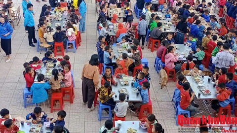 Đoàn Kinh tế - Quốc phòng 4: Tổ chức chương trình “Xuân biên cương - Tết ấm cho em”