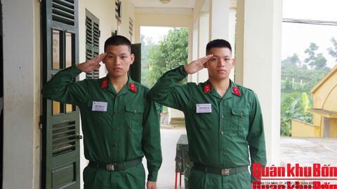 Anh em sinh đôi cùng viết đơn nhập ngũ