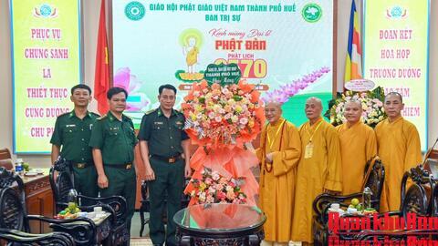 Bộ đội Biên phòng thành phố Huế chúc mừng Đại lễ Phật đản Phật lịch 2570