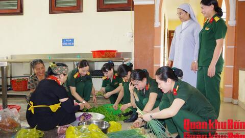 Phụ nữ Bộ Chỉ huy Quân sự tỉnh Hà Tĩnh: Lan tỏa ý nghĩa từ chương trình “San sẻ yêu thương”