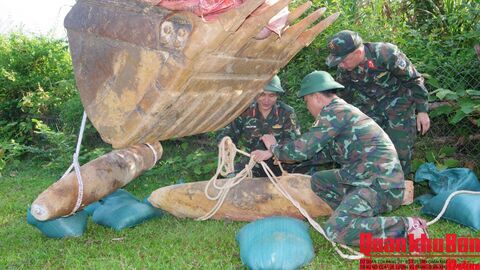 Bộ CHQS tỉnh Hà Tĩnh: Hủy nổ thành công 2 quả bom sót lại sau chiến tranh.
