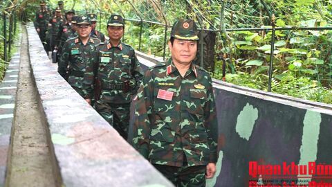 Đại tướng Nguyễn Tân Cương kiểm tra, chỉ đạo diễn tập khu vực phòng thủ tỉnh Nghệ An