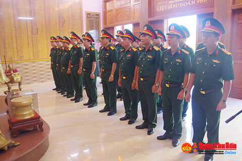 Sư đoàn 968 (Quân khu 4): Dâng hương tưởng niệm Chủ tịch Hồ Chí Minh và các anh hùng liệt sĩ