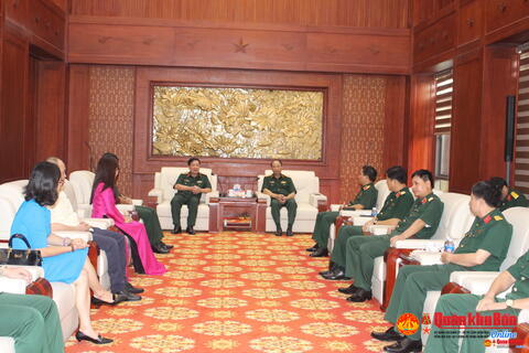 Bộ Tư lệnh thành phố Hồ Chí Minh thăm, làm việc tại Quân khu 4