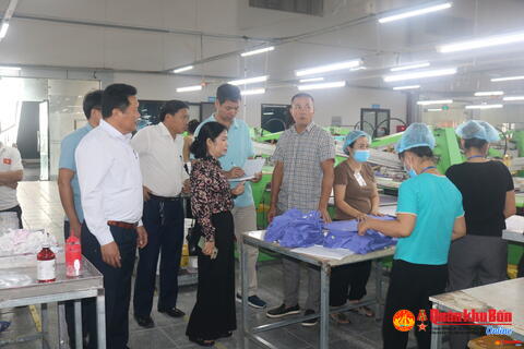 Đoàn phóng viên báo chí tìm hiểu cơ sở tại một số huyện, thị trên địa bàn  tỉnh Nghệ An