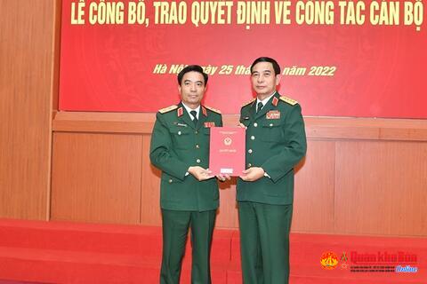 Trung tướng Nguyễn Doãn Anh đón nhận Quyết định Phó tổng Tham mưu trưởng Quân đội Nhân dân Việt Nam