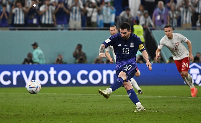Tin nóng bóng đá sáng 1/12: Messi tạo kỷ lục đáng quên ở World Cup