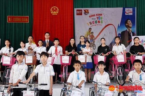 Giúp học sinh hoàn cảnh khó khăn ở Hà Tĩnh thực hiện ước mơ vào đại học