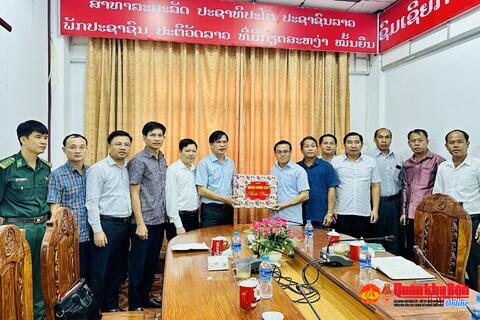 Huyện Hương Sơn, tỉnh Hà Tĩnh: Hỗ trợ hơn 100 triệu đồng giúp địa phương của Lào khắc phục hậu quả thiên tai