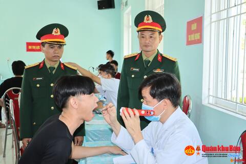 Huyện Phú Vang: Chặt chẽ, công khai, đúng luật trong khám tuyển nghĩa vụ quân sự