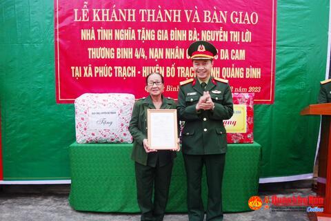 Bộ Chỉ huy Quân sự tỉnh Quảng Bình tặng Nhà tình nghĩa cho đối tượng chính sách
