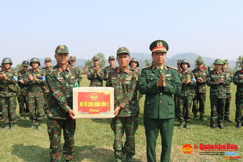 Trung tướng Hà Thọ Bình, Tư lệnh Quân khu: Thăm, động viên Đội tuyển thi đấu Chương trình “Quân khu số 1 – Thách đấu”.