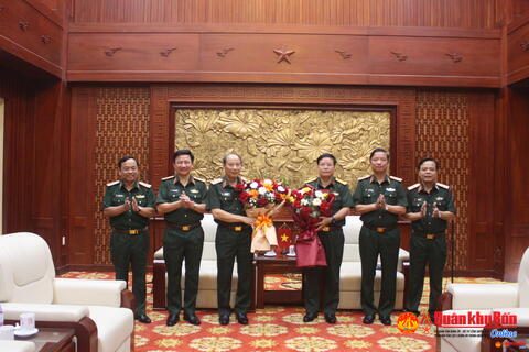 Thường vụ Đảng ủy, Bộ Tư lệnh Quân khu 4 gặp mặt thương binh nhân dịp 27/7