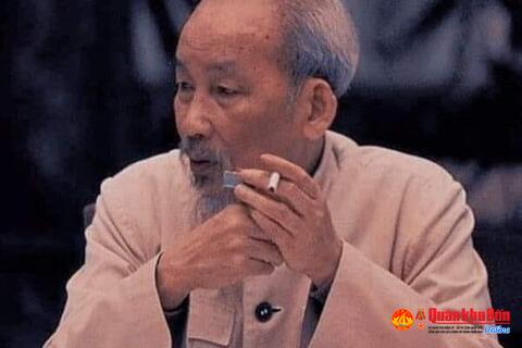 Di chúc Chủ tịch Hồ Chí Minh - Ngọn cờ đoàn kết, dẫn dắt toàn dân tộc đi tới tương lai tươi sáng - Bài 2: Làm cách mạng là mang lại cuộc sống ấm no, tự do, hạnh phúc cho Nhân dân