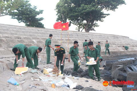 Quân - Dân Cồn Cỏ chung tay giữ màu xanh biển đảo tiền tiêu